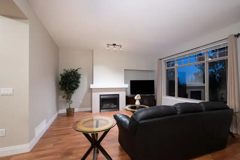 95 55 HAWTHORN DRIVE - photo 4 of 32