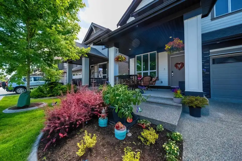 20474 77A AVENUE - photo 3 of 40
