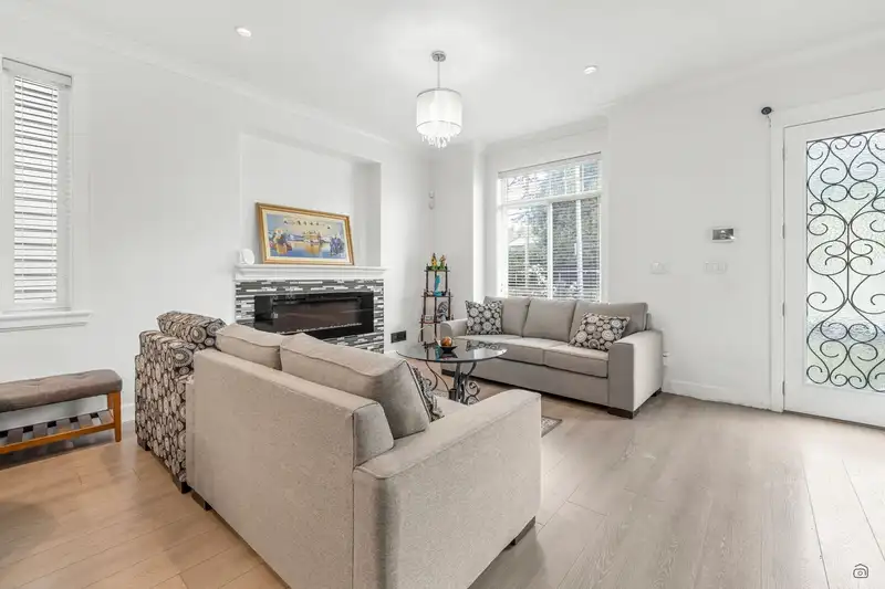 14119 60 AVENUE - photo 4 of 39