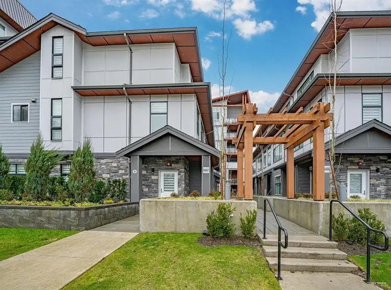 2 8447 115 STREET - photo 1 of 11