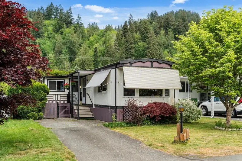 5 46484 CHILLIWACK LAKE ROAD - photo 1 of 40