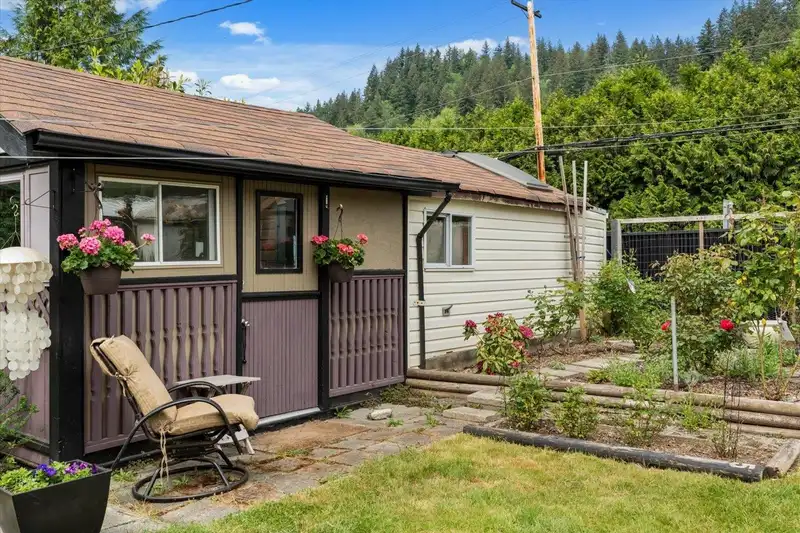 5 46484 CHILLIWACK LAKE ROAD - photo 3 of 40