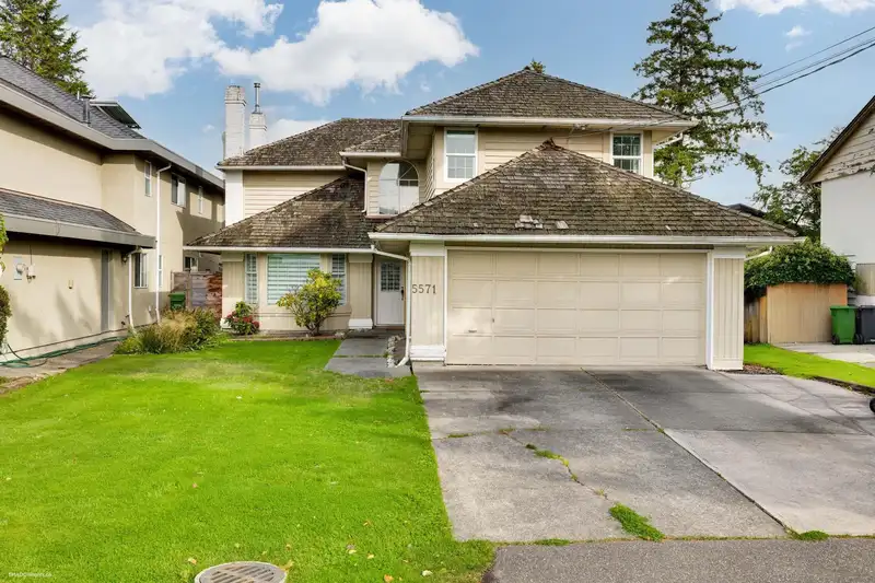 5571 FORSYTH CRESCENT - photo 1 of 34