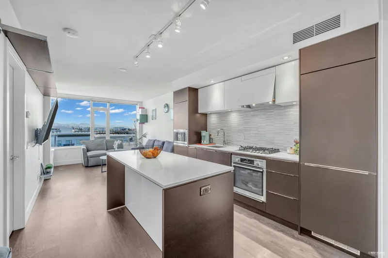 1007 5233 GILBERT ROAD - photo 2 of 25