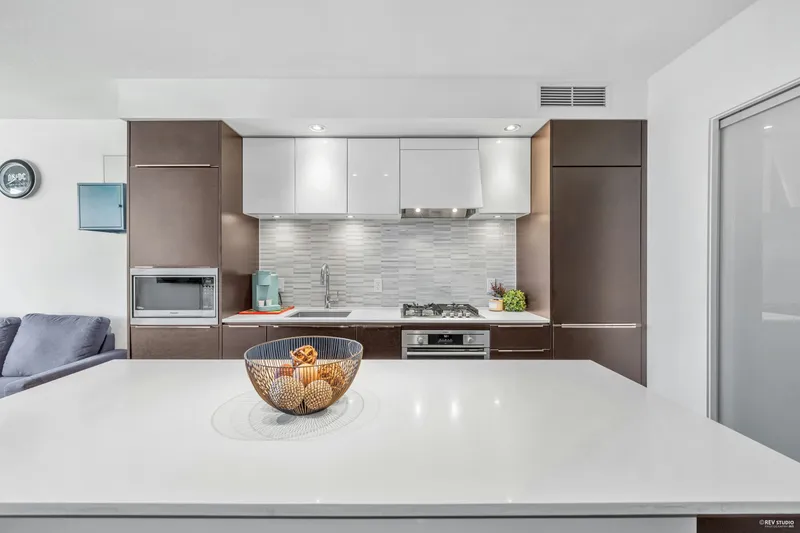 1007 5233 GILBERT ROAD - photo 3 of 25