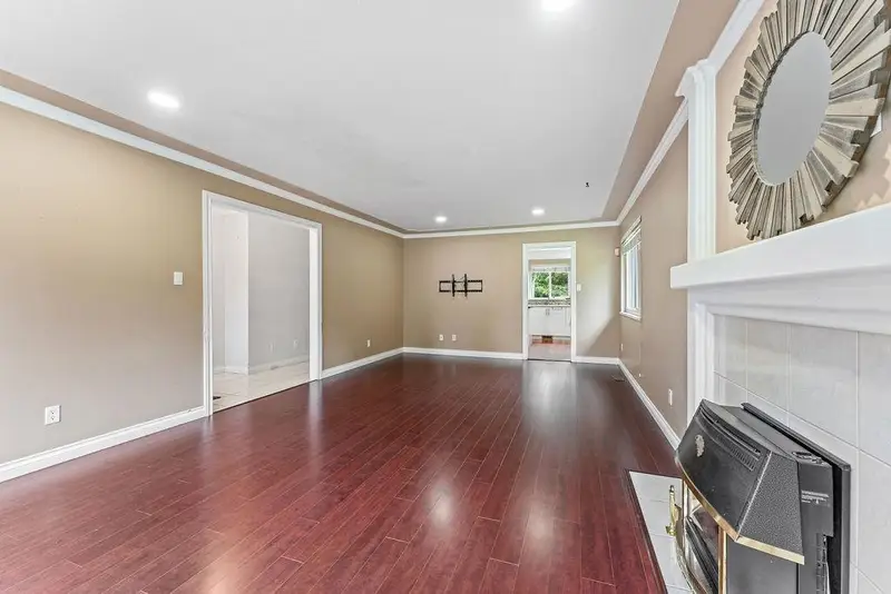 15473 27A AVENUE - photo 4 of 25