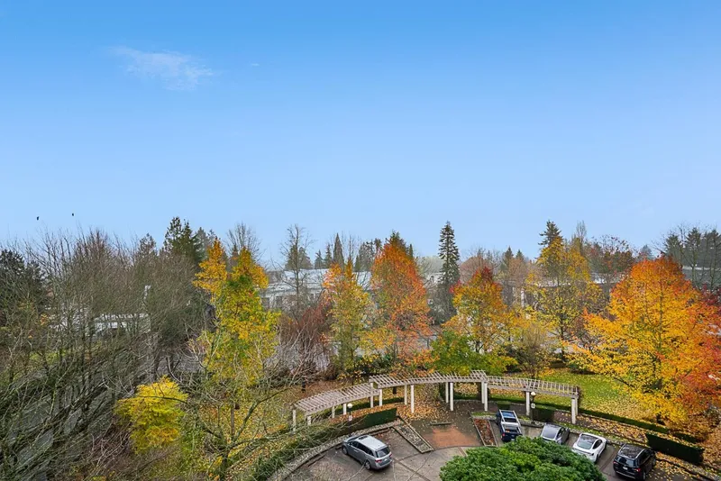 607 5899 WILSON AVENUE - photo 2 of 25