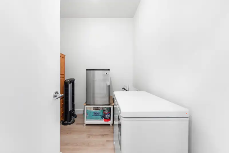 308 1892 STARLING DRIVE - photo 3 of 40