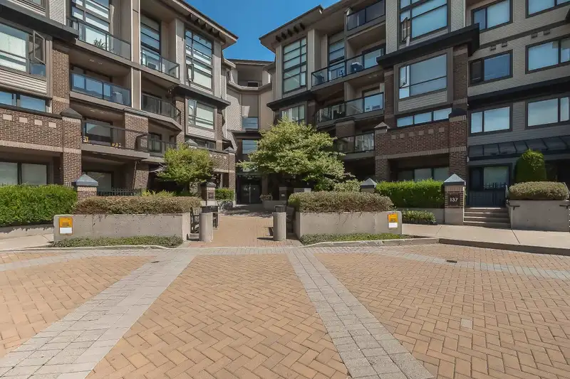 439 10838 CITY PARKWAY - photo 1 of 28