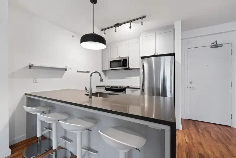 317 289 E 6TH AVENUE - photo 4 of 34