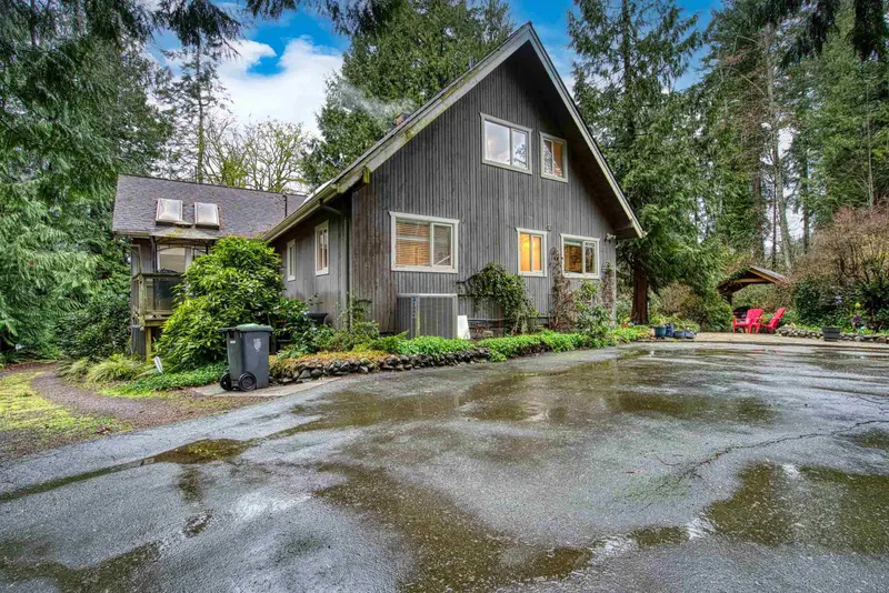 20017 FERNRIDGE CRESCENT - photo 2 of 25