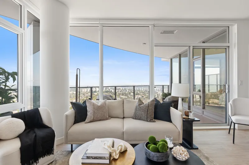 1204 7728 PARK CRESCENT - photo 3 of 11