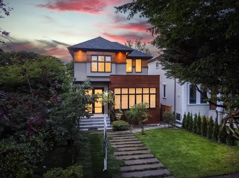 3947 W 20TH AVENUE - photo 3 of 39