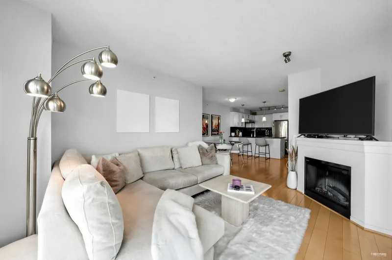 2005 2133 DOUGLAS ROAD - photo 2 of 25