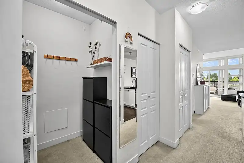 417 4550 FRASER STREET - photo 2 of 21