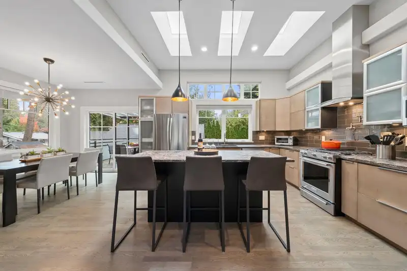 2140 PEMBERTON AVENUE - photo 4 of 40
