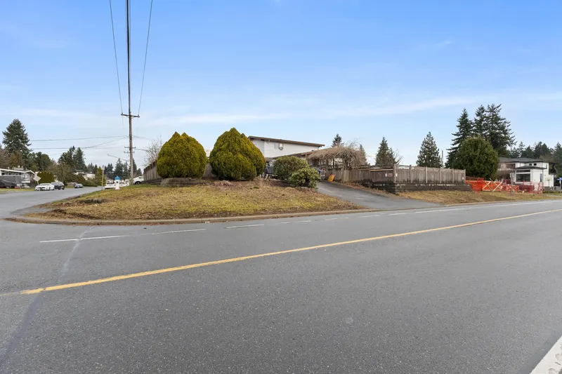 32555 BEVAN AVENUE - photo 2 of 21