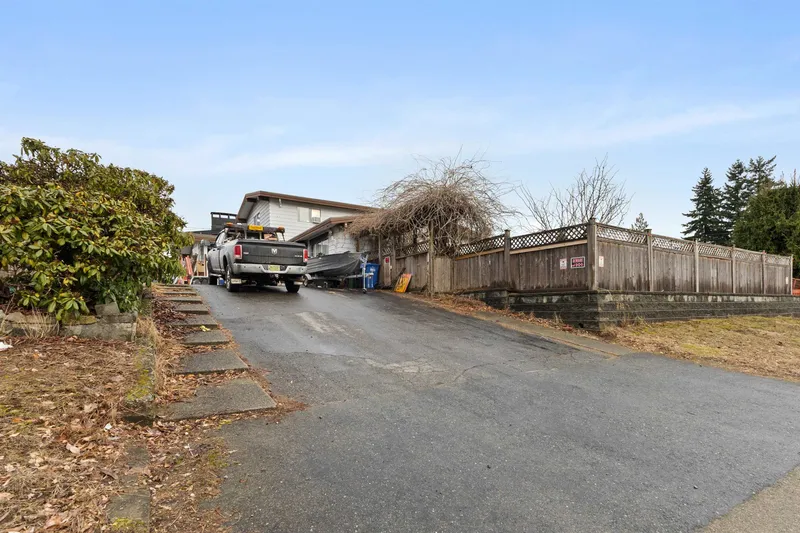 32555 BEVAN AVENUE - photo 3 of 21