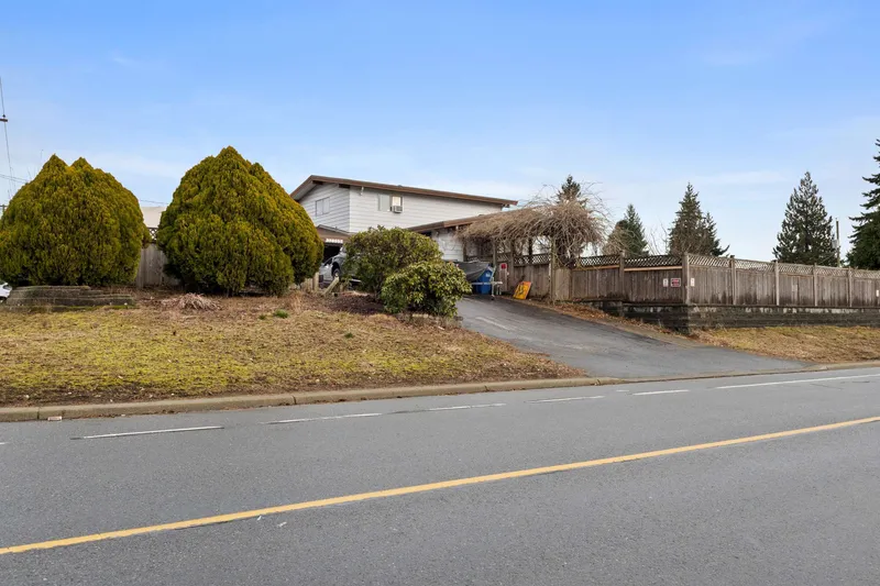 32555 BEVAN AVENUE - photo 4 of 21