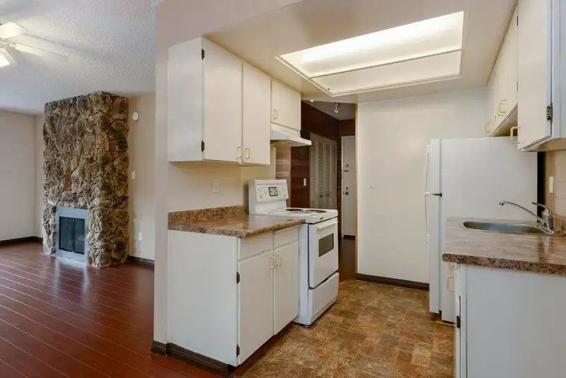 307 1484 CHARLES STREET - photo 2 of 26