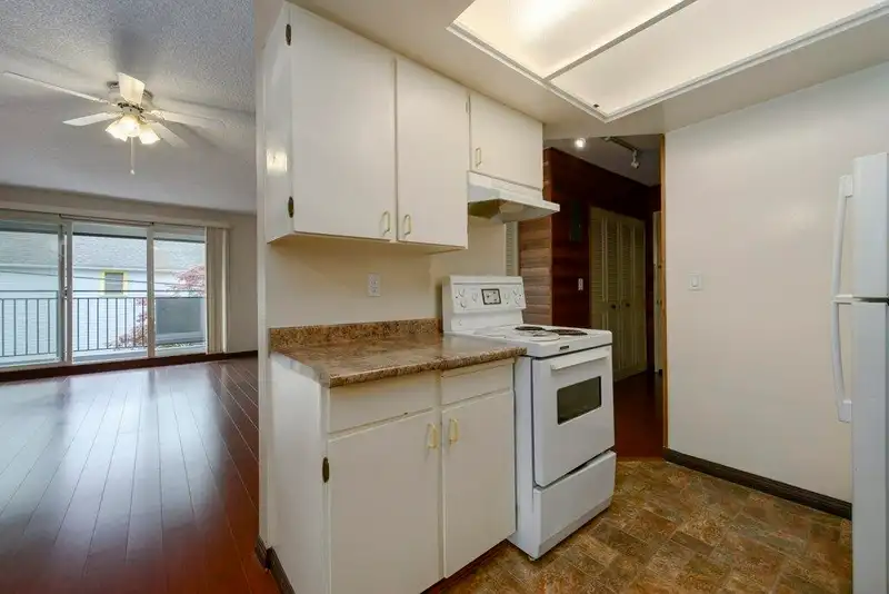 307 1484 CHARLES STREET - photo 3 of 26