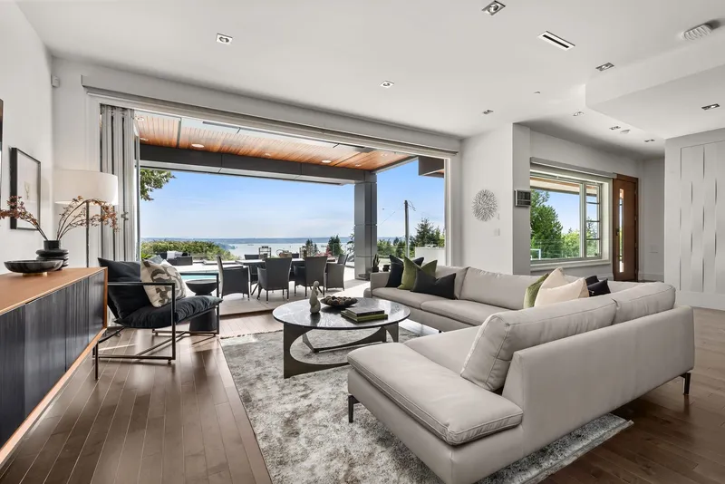 1265 QUEENS AVENUE - photo 3 of 25