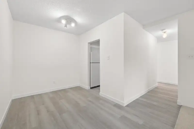 101 3411 SPRINGFIELD DRIVE - photo 4 of 26