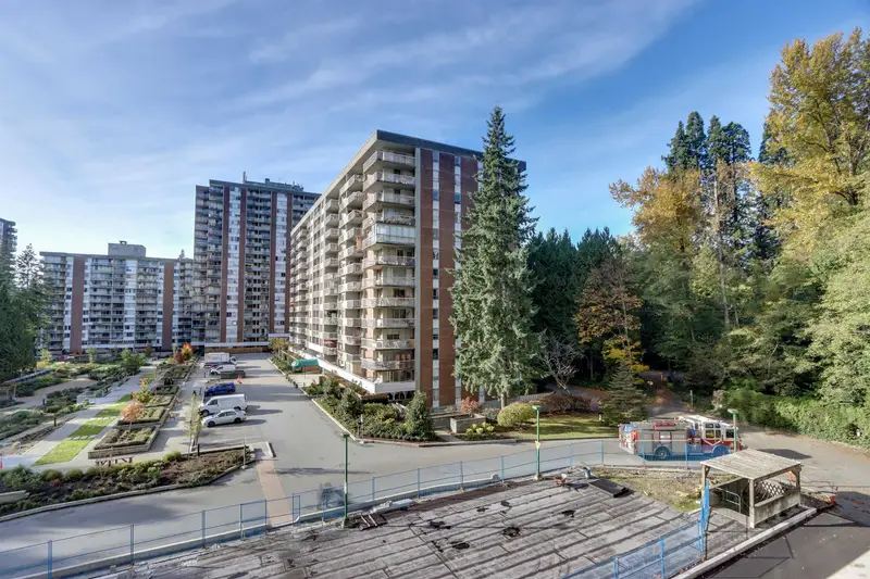 510 2008 FULLERTON AVENUE - photo 2 of 20