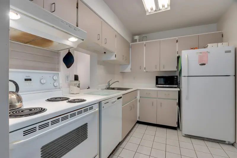 510 2008 FULLERTON AVENUE - photo 4 of 20