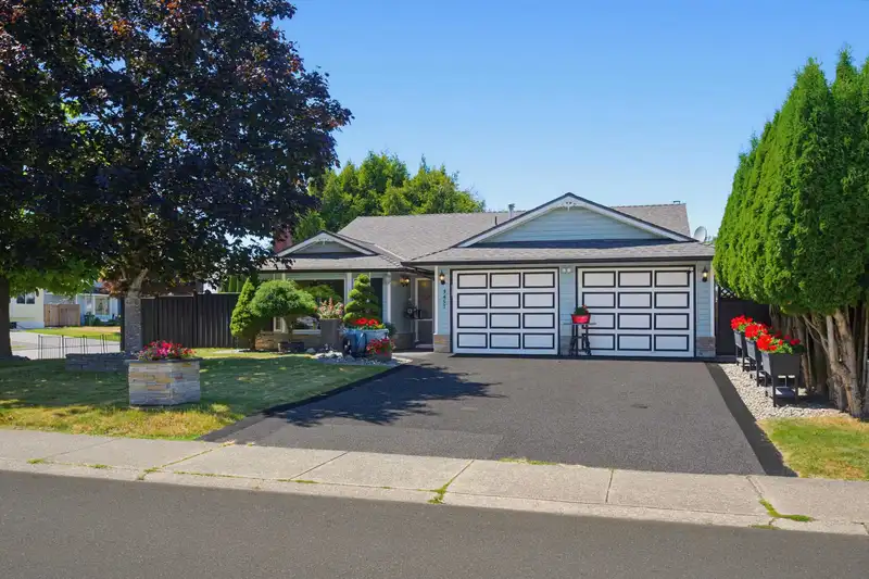 3457 MERRITT STREET - photo 1 of 36
