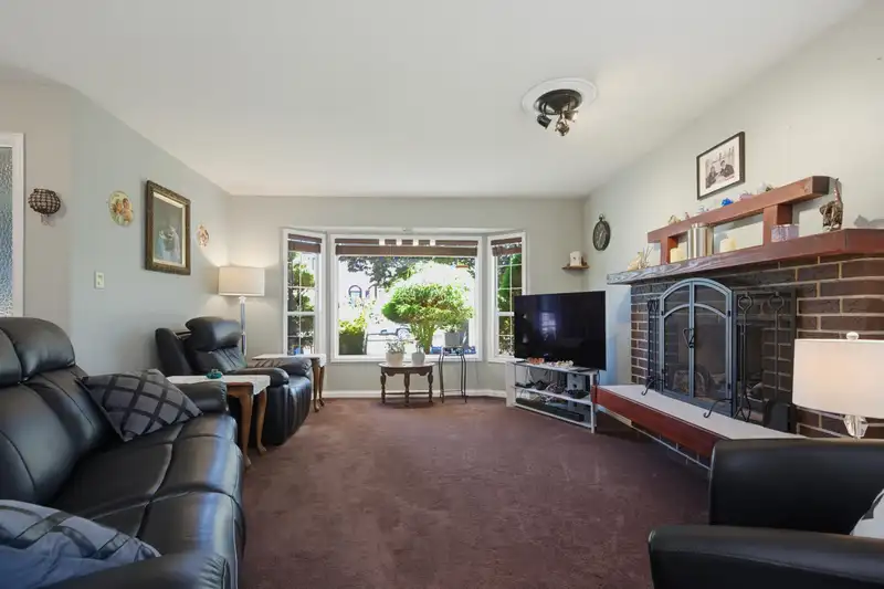 3457 MERRITT STREET - photo 3 of 36