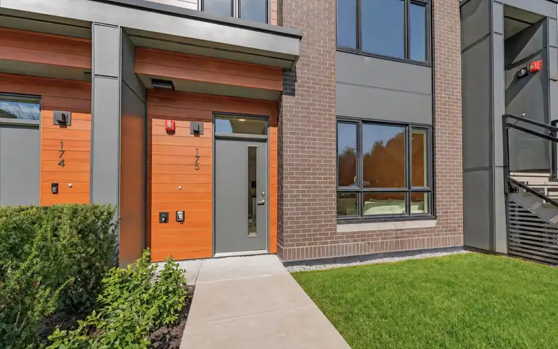 175 2035 GLENAIRE DRIVE - photo 1 of 28