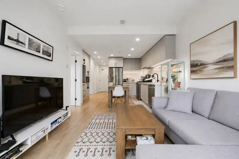 303 3038 ST GEORGE STREET - photo 4 of 33