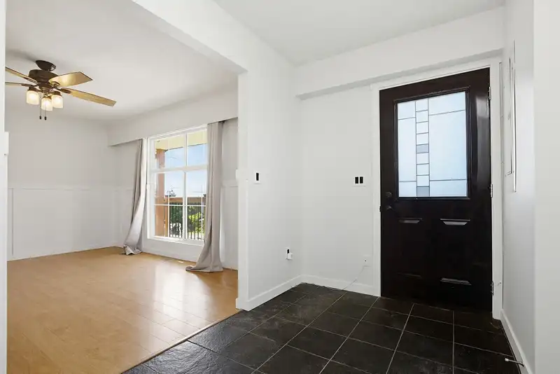 32921 3RD AVENUE - photo 4 of 40