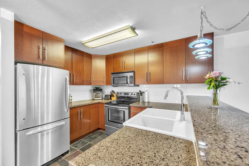 403 118 E 2ND STREET - photo 2 of 25