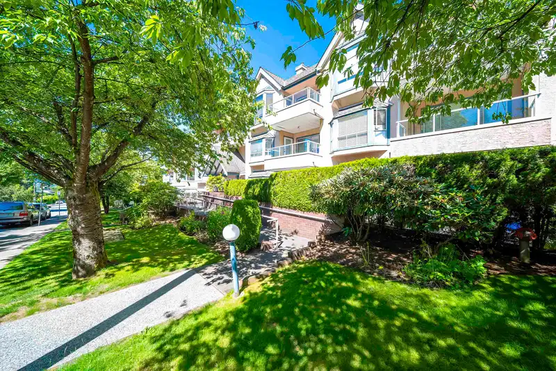 210 5568 BARKER AVENUE - photo 2 of 25