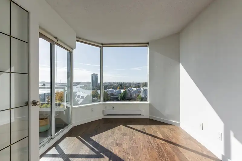 905 1065 QUAYSIDE DRIVE - photo 4 of 37