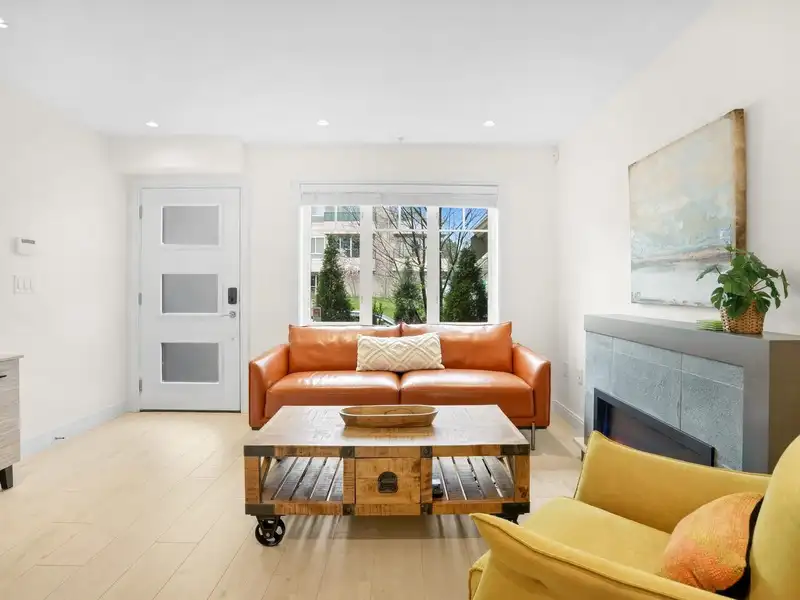 2468 ST. CATHERINES STREET - photo 4 of 31