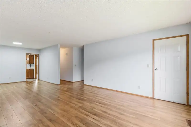 9584-9586 WILLIAMS STREET - photo 3 of 40
