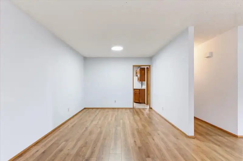 9584-9586 WILLIAMS STREET - photo 4 of 40