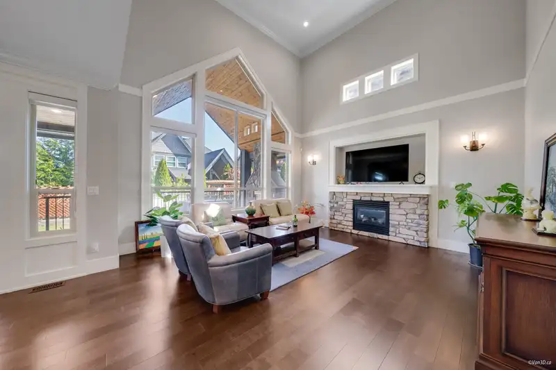 16147 27B AVENUE - photo 4 of 37