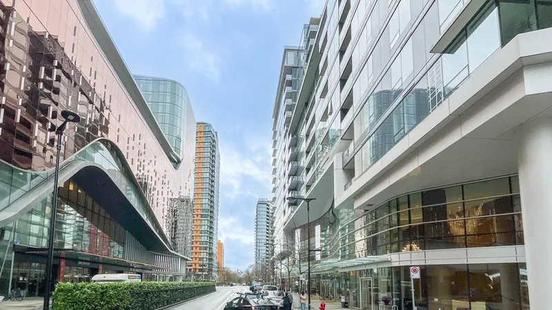 805 68 SMITHE STREET - photo 3 of 20