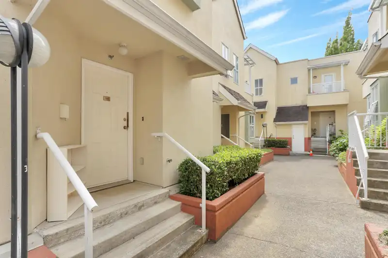 304 8300 GENERAL CURRIE ROAD - photo 2 of 21