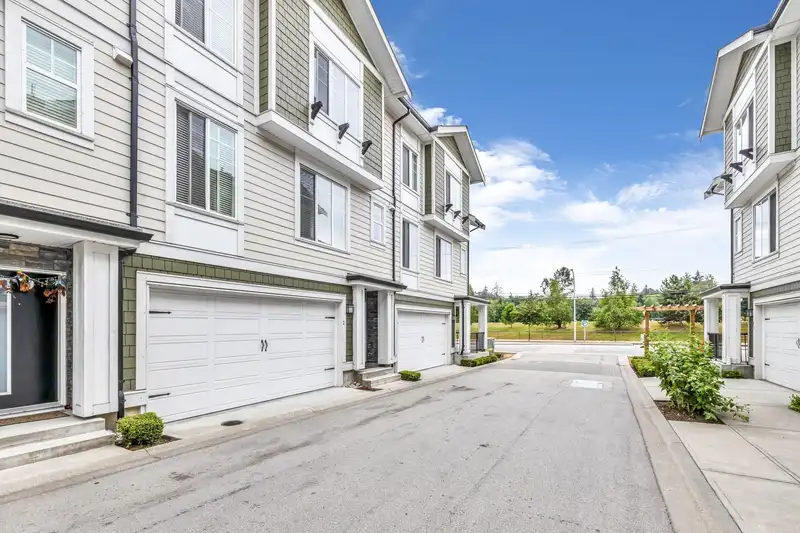 2 14499 64 AVENUE - photo 2 of 22