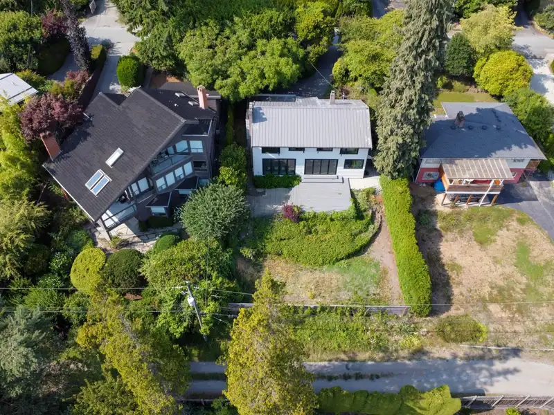 2234 PALMERSTON AVENUE - photo 3 of 40