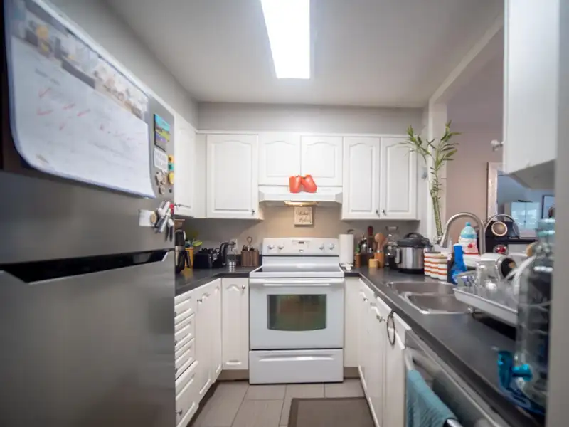6 2378 RINDALL AVENUE - photo 4 of 11