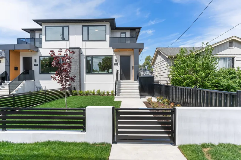 7225 10TH AVENUE - photo 3 of 25