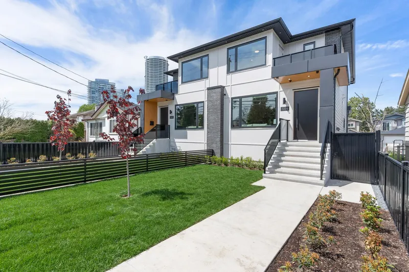 7225 10TH AVENUE - photo 4 of 25