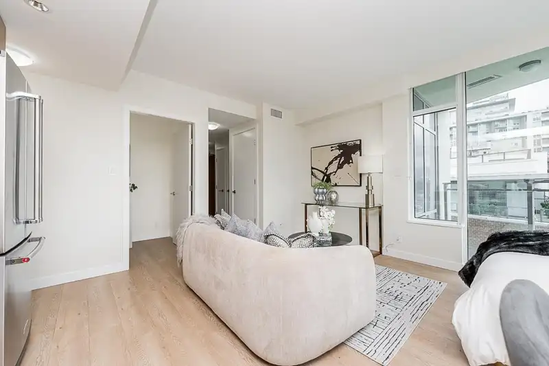 905 161 E 1ST AVENUE - photo 4 of 30