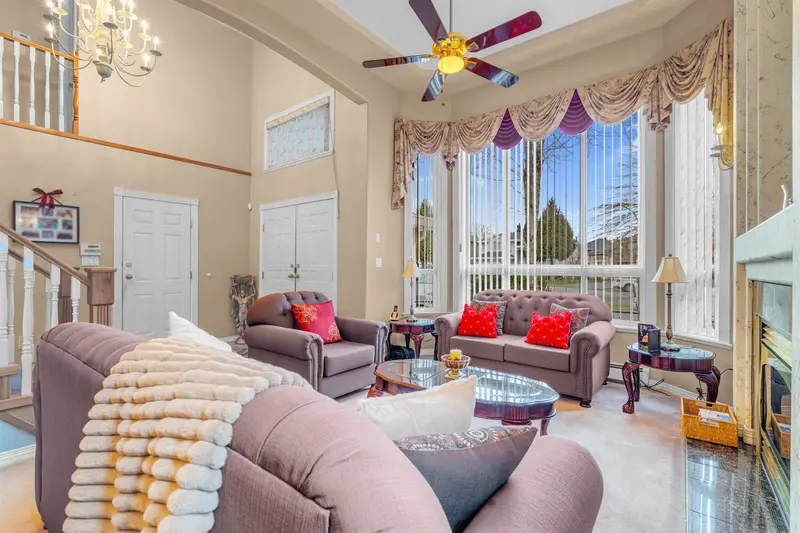 15878 99A AVENUE - photo 3 of 25